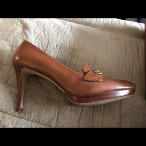 Coach pumps